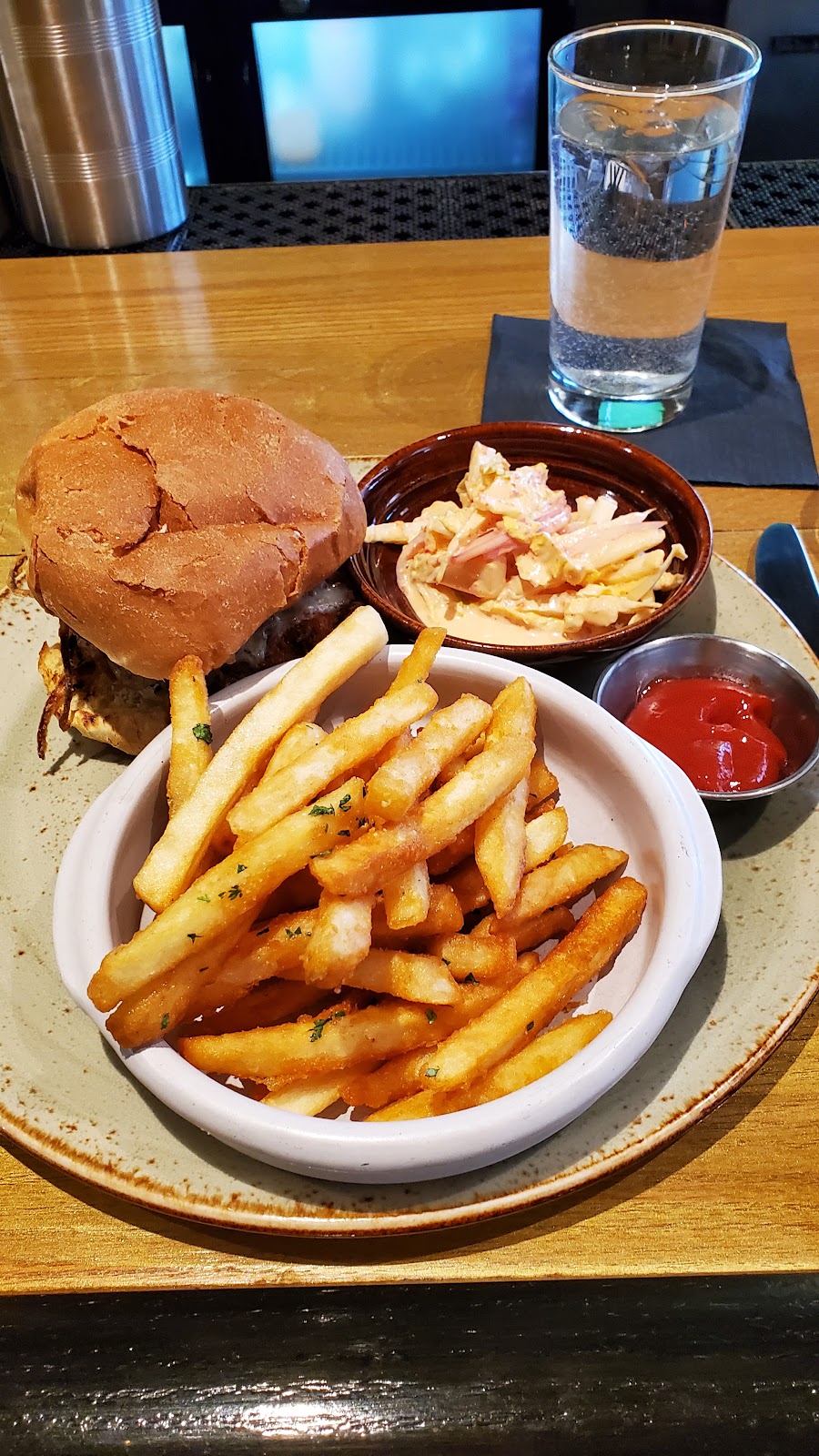 The Bluebird Bar | restaurant | 1293 Washington St, West Newton, MA 02465, USA | 6175881035 OR +1 617-588-1035