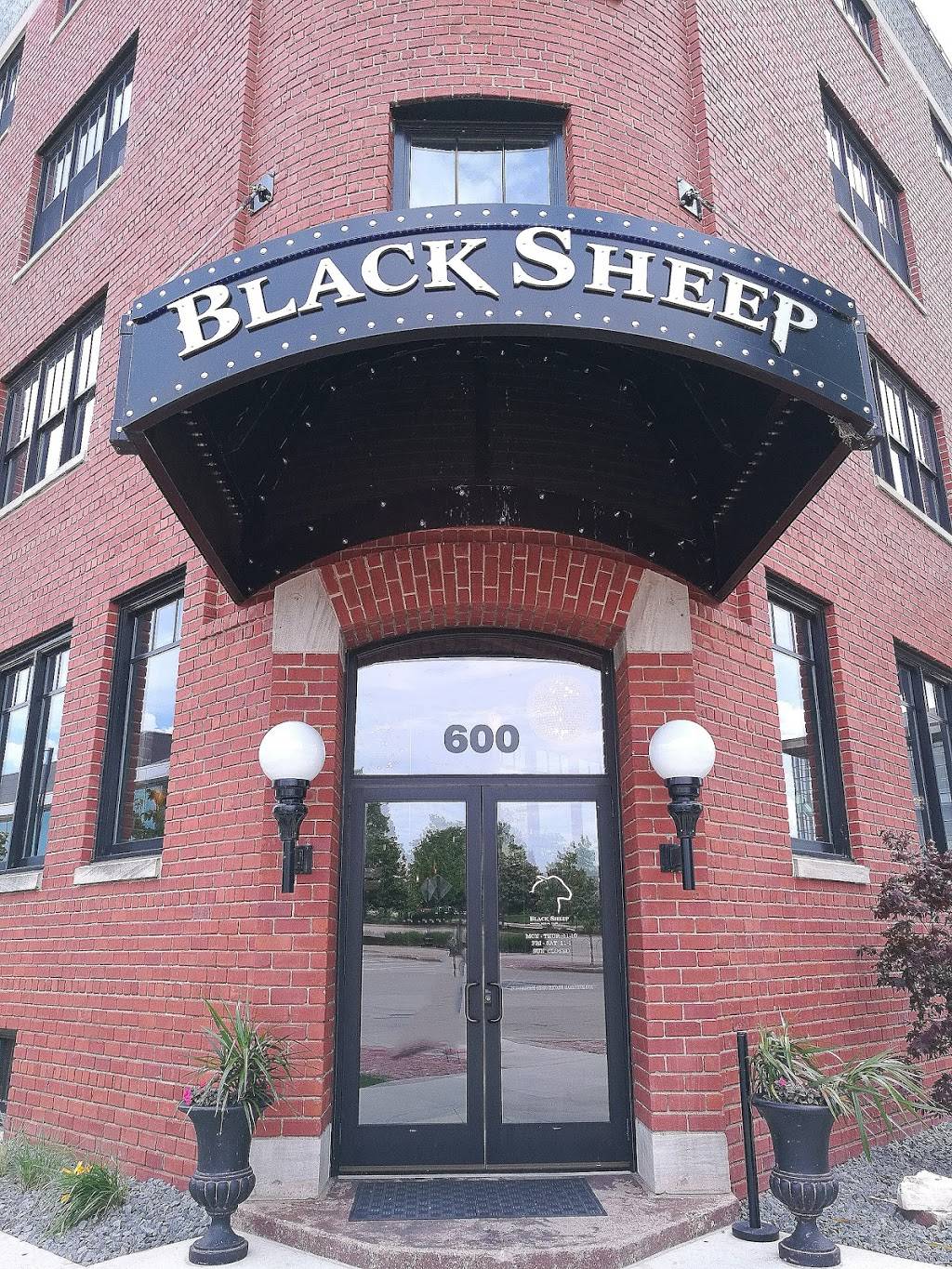 Black Sheep Social Club | restaurant | 600 1st St SE, Cedar Rapids, IA 52401, USA | 3192007070 OR +1 319-200-7070