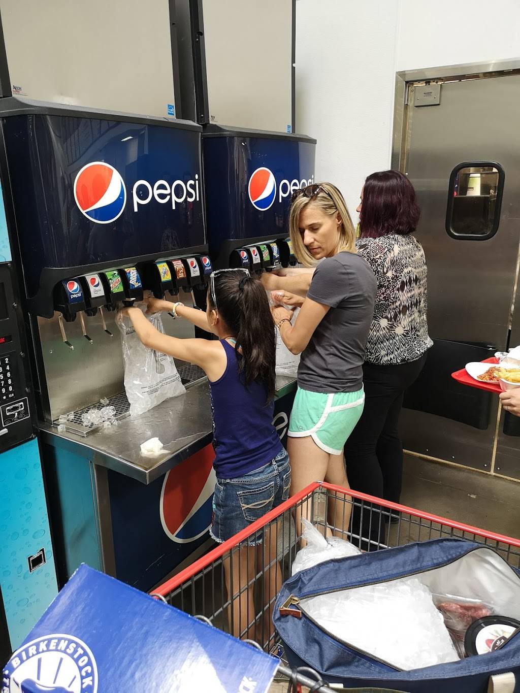 Costco Food Court | restaurant | 50 Queen Elizabeth Blvd, Etobicoke, ON M8Z 1M1, Canada | 4162512832 OR +1 416-251-2832