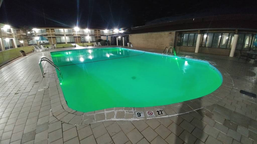 Econo Lodge & Suites | restaurant | 408 W Morganton Rd, Southern Pines, NC 28387, USA | 9106922063 OR +1 910-692-2063