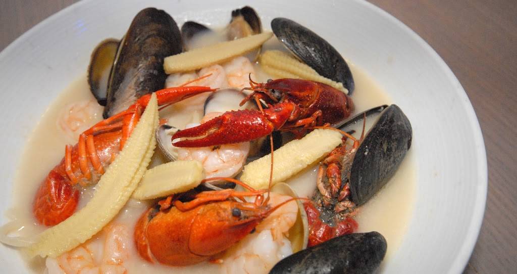 Jellyfish | night club | 1009 N Rush St, Chicago, IL 60611, USA | 3126603111 OR +1 312-660-3111