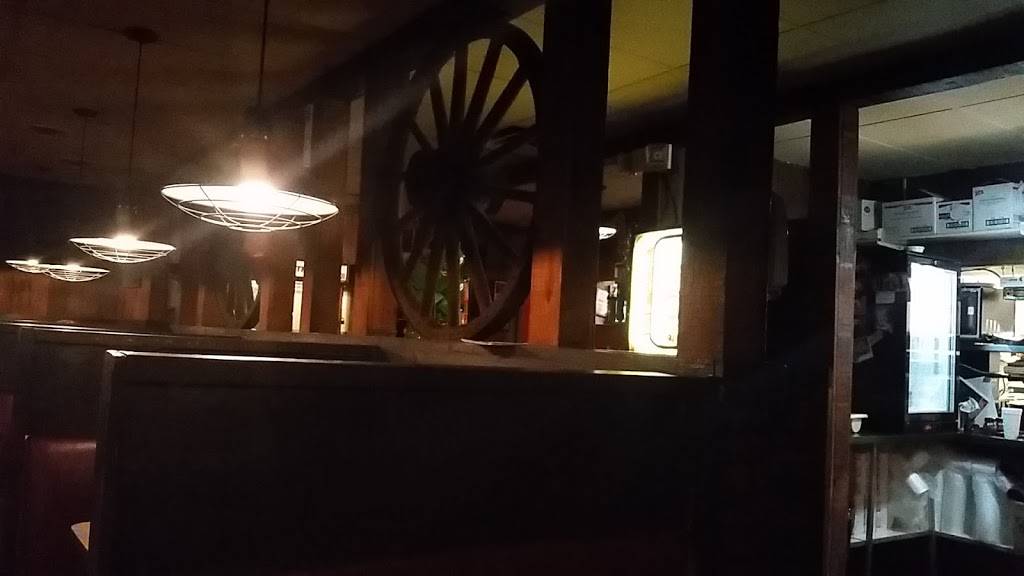 Pizza King | restaurant | 637 E 5th St, Connersville, IN 47331, USA | 7658258568 OR +1 765-825-8568