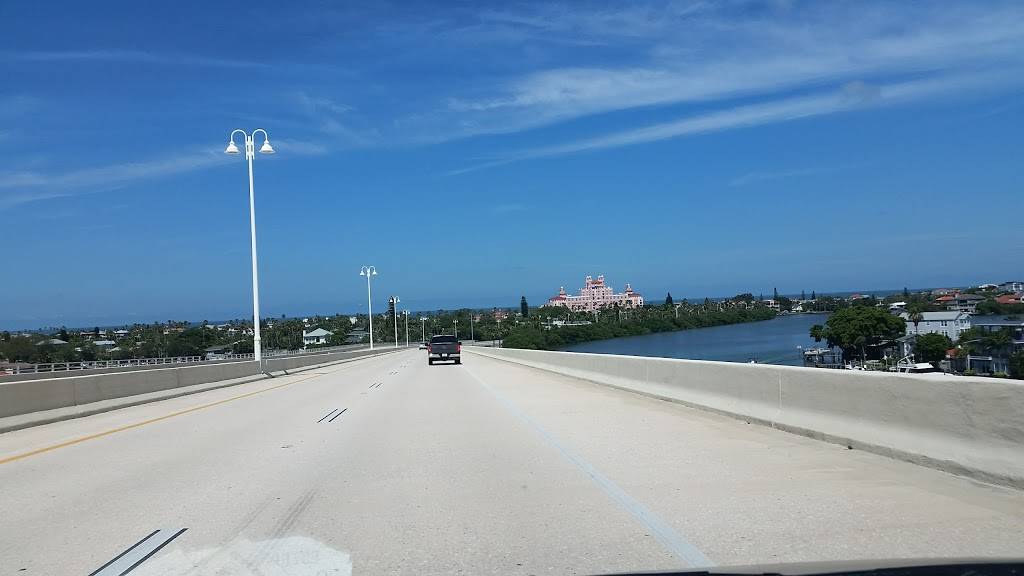 Isla Del Sol Yacht & Country Club | restaurant | 6000 Sun Blvd, St. Petersburg, FL 33715, USA | 7279064752 OR +1 727-906-4752