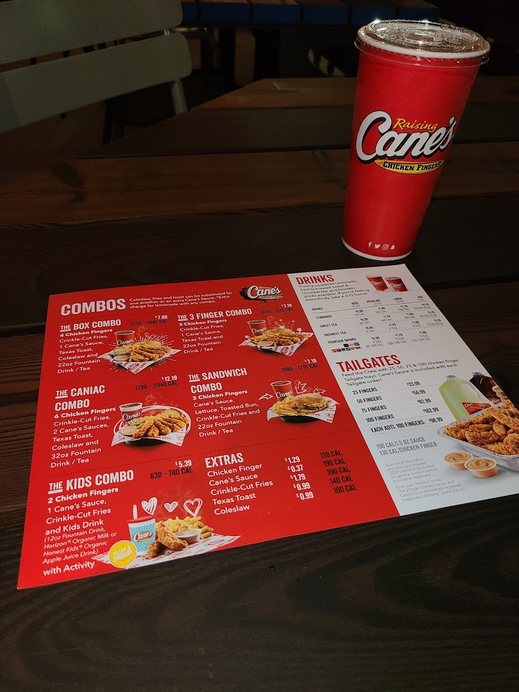 Raising Canes Chicken Fingers | meal takeaway | 3700 N Clark St, Chicago, IL 60613, USA | 7738688272 OR +1 773-868-8272