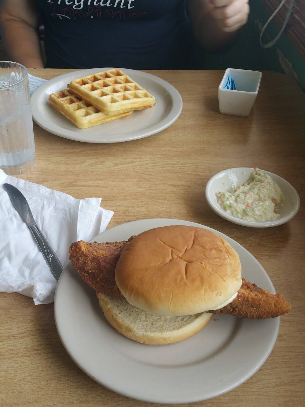 Victorias Country Inn | restaurant | 6925 W Third St, Dayton, OH 45417, USA | 9378357113 OR +1 937-835-7113