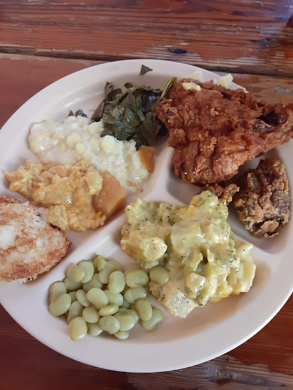 Reds Little School House | restaurant | 20 Gardner Rd, Grady, AL 36036, USA | 3345847955 OR +1 334-584-7955