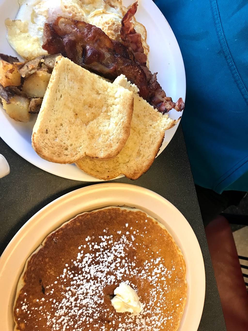 Chev & Rachels Family Diner | restaurant | 233 Center Ave, Emsworth, PA 15202, USA | 4127320140 OR +1 412-732-0140