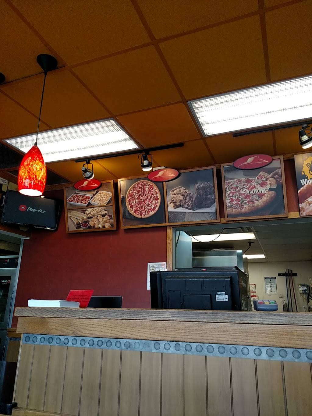 Pizza Hut | restaurant | 17630 Vanowen St, Van Nuys, CA 91406, USA | 8183437070 OR +1 818-343-7070