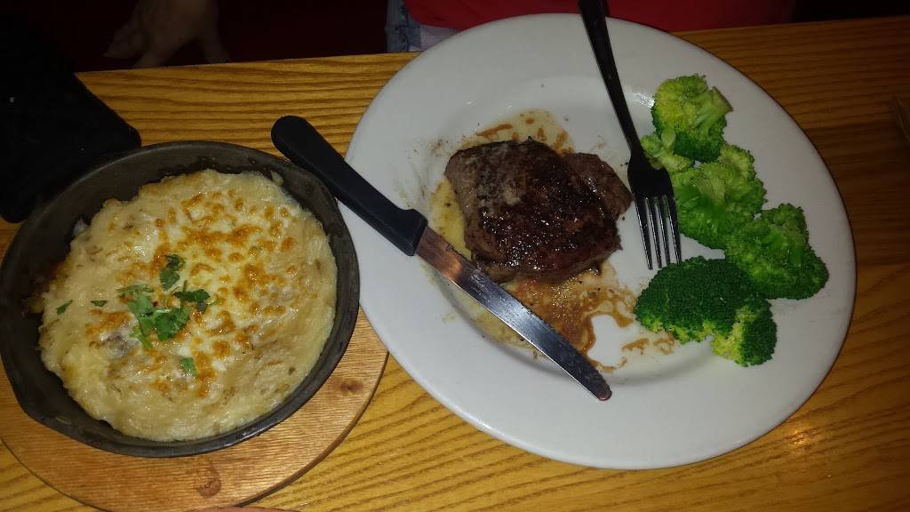 Chilis Grill & Bar | restaurant | 11065 N Oracle Rd, Oro Valley, AZ 85737, USA | 5202195479 OR +1 520-219-5479