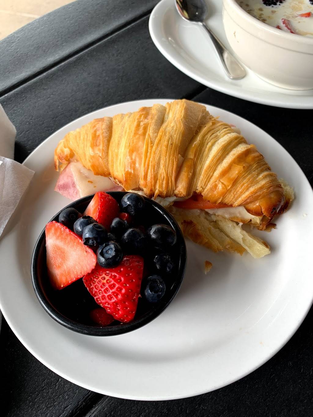 Milk & Honey | cafe | 135 N Market St, Chattanooga, TN 37405, USA | 4235213123 OR +1 423-521-3123