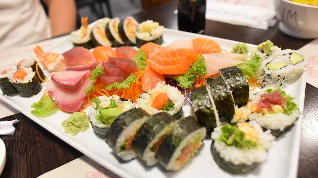 Ye sushi | restaurant | 1723 Rue Poirier, Saint-Laurent, QC H4L 1J4, Canada | 5145435577 OR +1 514-543-5577