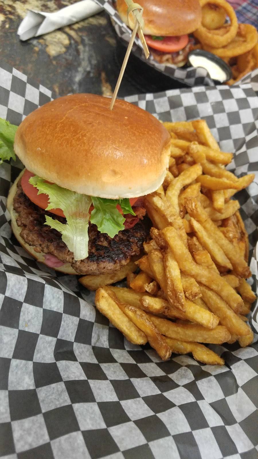 The Burger Shop | restaurant | 309 Ecclestone Dr, Bracebridge, ON P1L 1G6, Canada | 7056450355 OR +1 705-645-0355