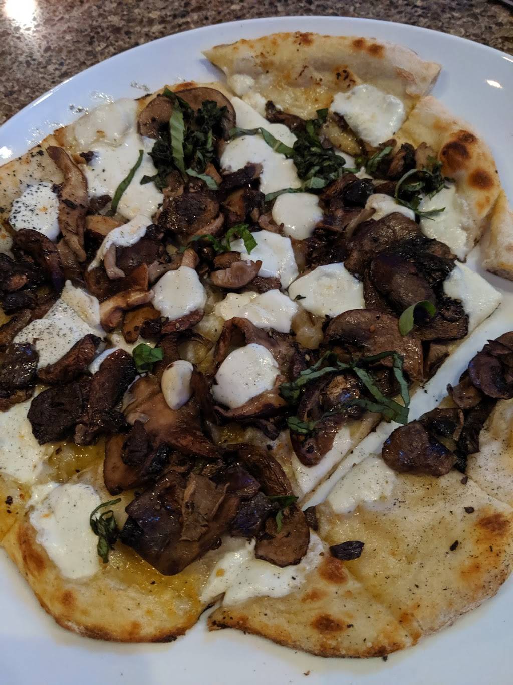 Uno Venti Pizzeria | restaurant | 120 King St, La Crosse, WI 54601, USA | 6088816609 OR +1 608-881-6609