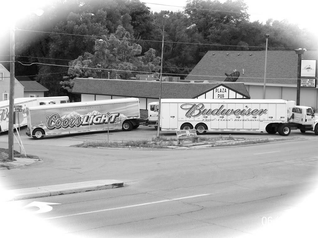 Plaza Pub | restaurant | 6202 Douglas Ave, Des Moines, IA 50322, USA | 5153340871 OR +1 515-334-0871