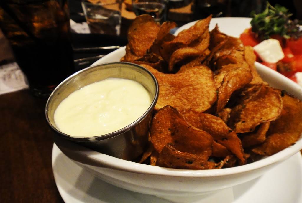 Izzy Hops Swig & Nosh | restaurant | 2311 N Murray Ave, Milwaukee, WI 53211, USA | 4142494489 OR +1 414-249-4489