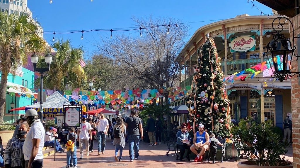 La Margarita Mexican Restaurant & Oyster Bar | restaurant | 120 Produce Row, San Antonio, TX 78207, USA | 2102277140 OR +1 210-227-7140