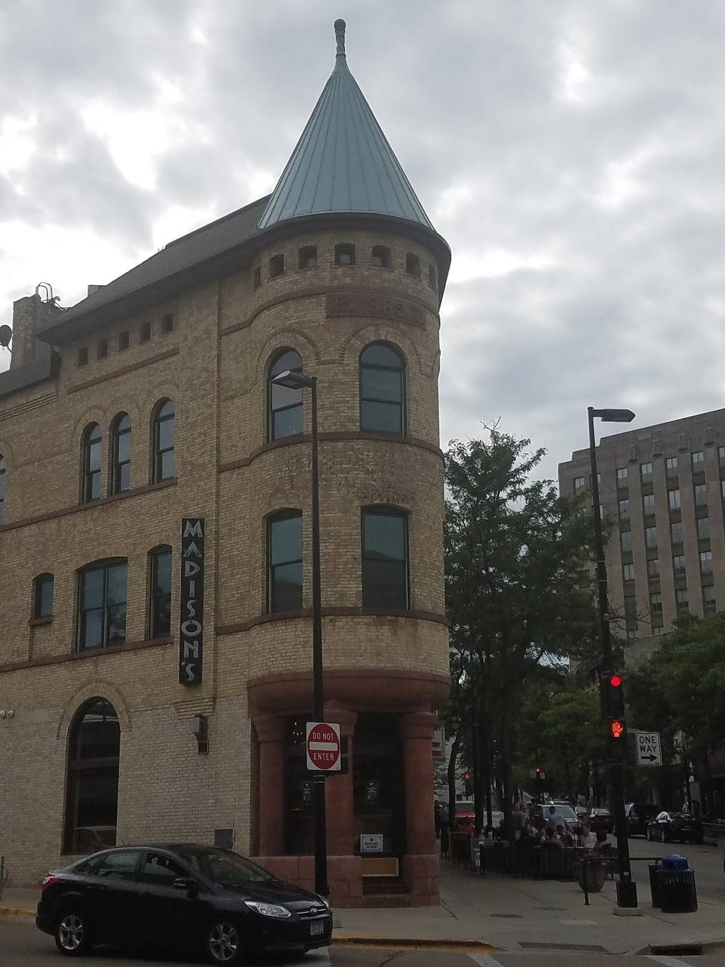 Madisons | restaurant | 3313, 119 King St, Madison, WI 53703, USA | 6082290900 OR +1 608-229-0900
