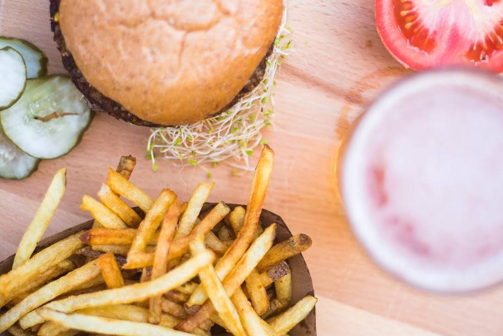 Pure Burger | restaurant | 2641 Gateway Rd, Carlsbad, CA 92009, USA | 7606835101 OR +1 760-683-5101
