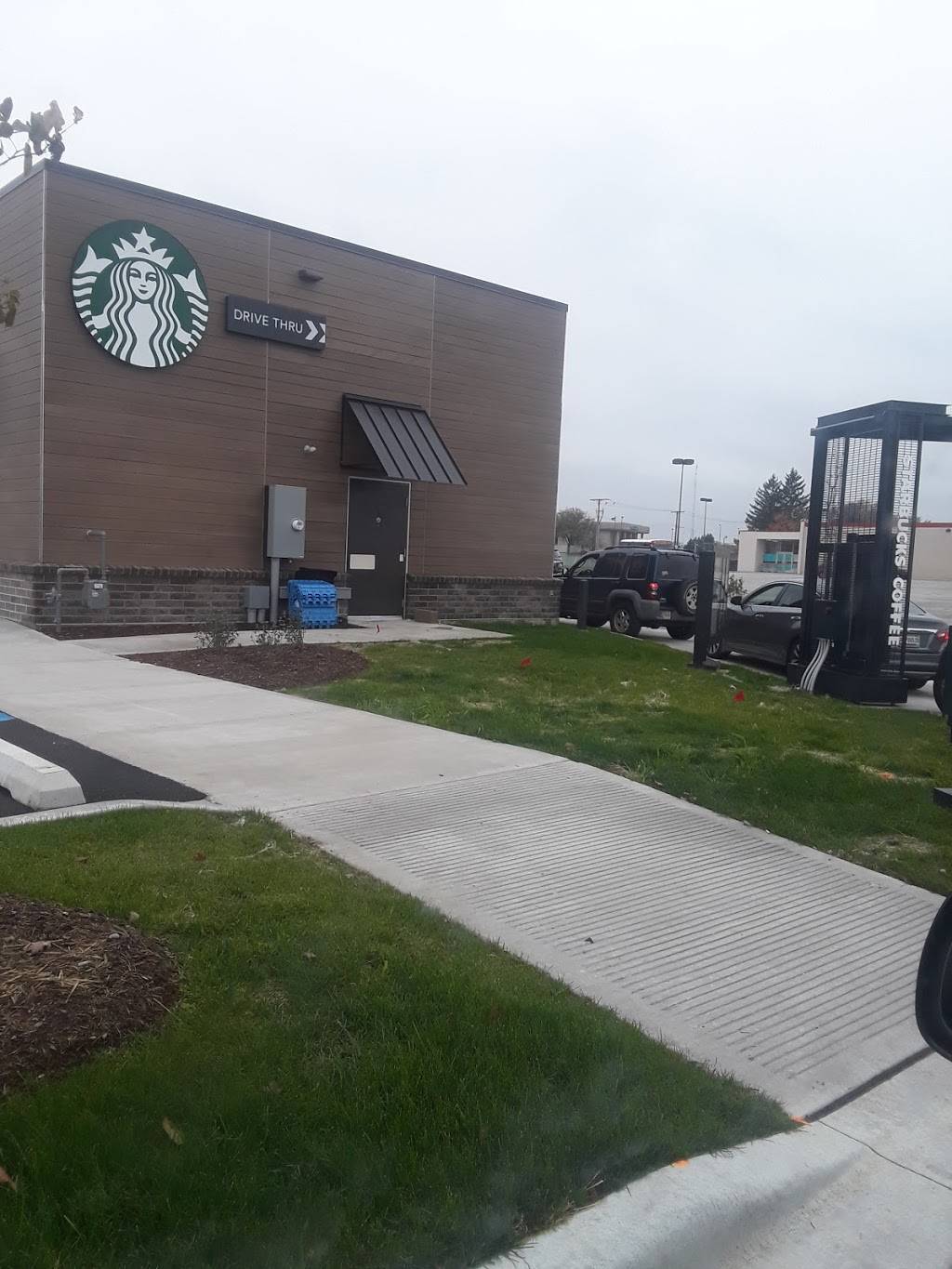 Starbucks | cafe | 2711 Calumet Ave, Valparaiso, IN 46383, USA | 2194629153 OR +1 219-462-9153
