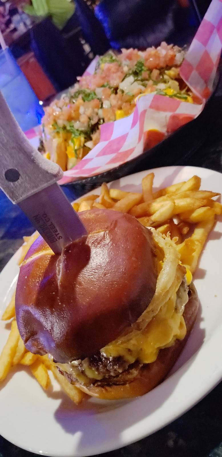 Michels Sports Eatery | restaurant | 8209 Wicker Ave, St John, IN 46373, USA | 2193651525 OR +1 219-365-1525