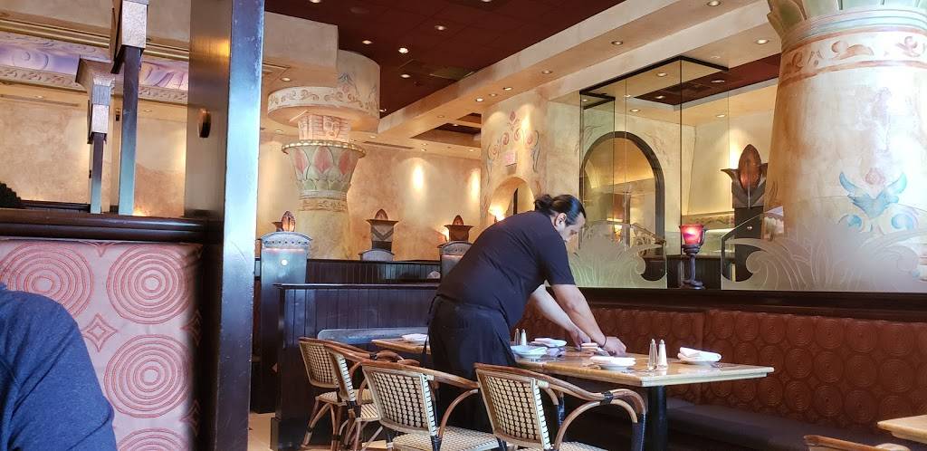 The Cheesecake Factory | restaurant | 94 Providence Pl, Providence, RI 02903, USA | 4012704010 OR +1 401-270-4010