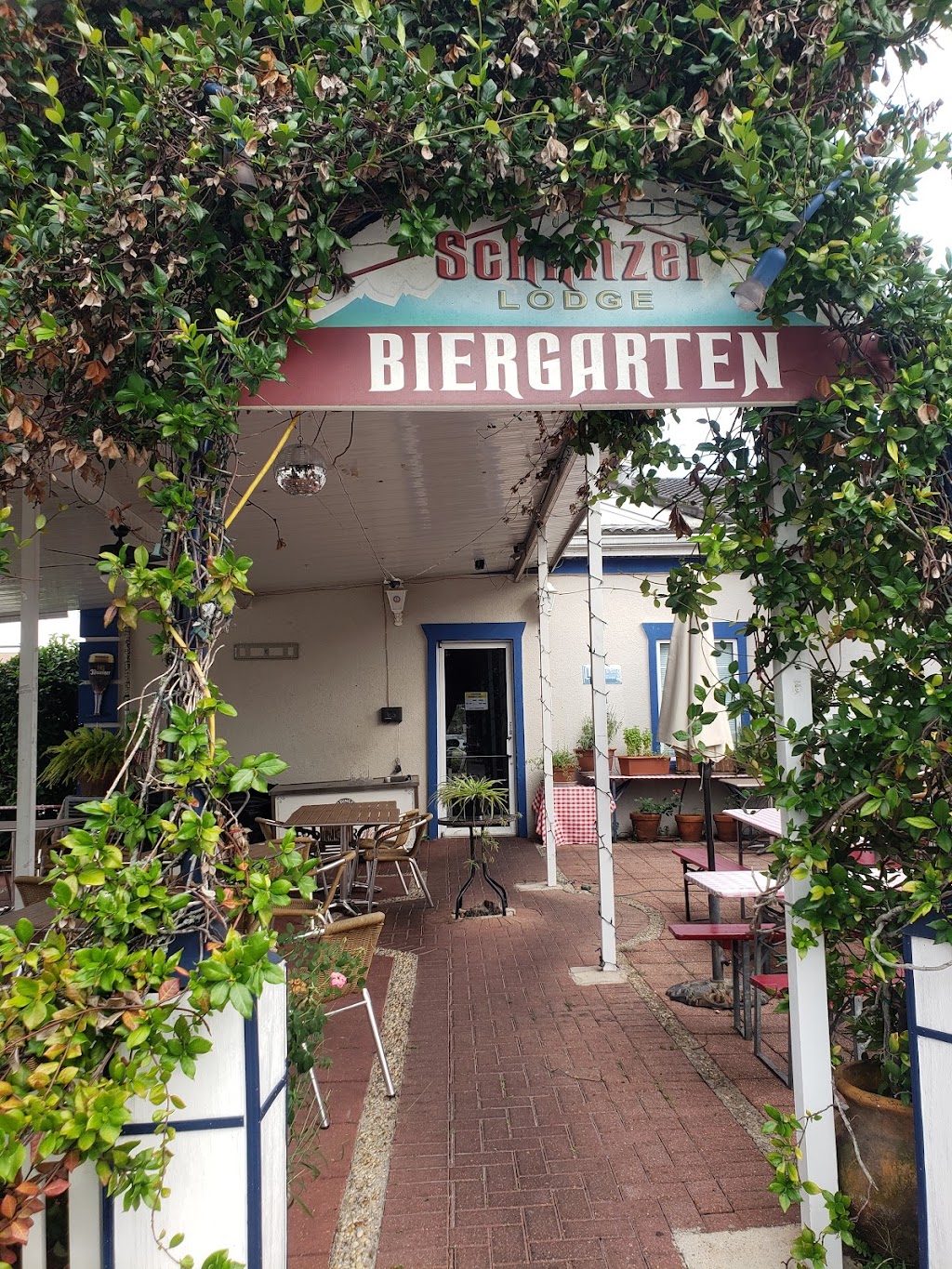 The Schnitzel Lodge | restaurant | 4504 E Hwy 20, Niceville, FL 32578, USA | 8502794485 OR +1 850-279-4485