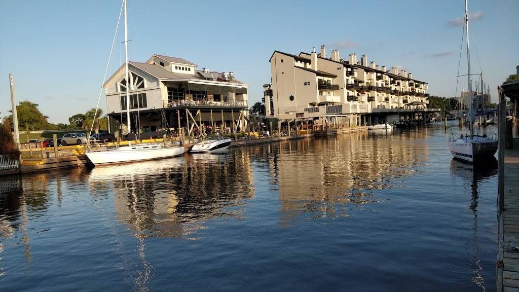 JBs Fuel Dock | restaurant | 126 S Roadway St, New Orleans, LA 70124, USA | 5045102260 OR +1 504-510-2260