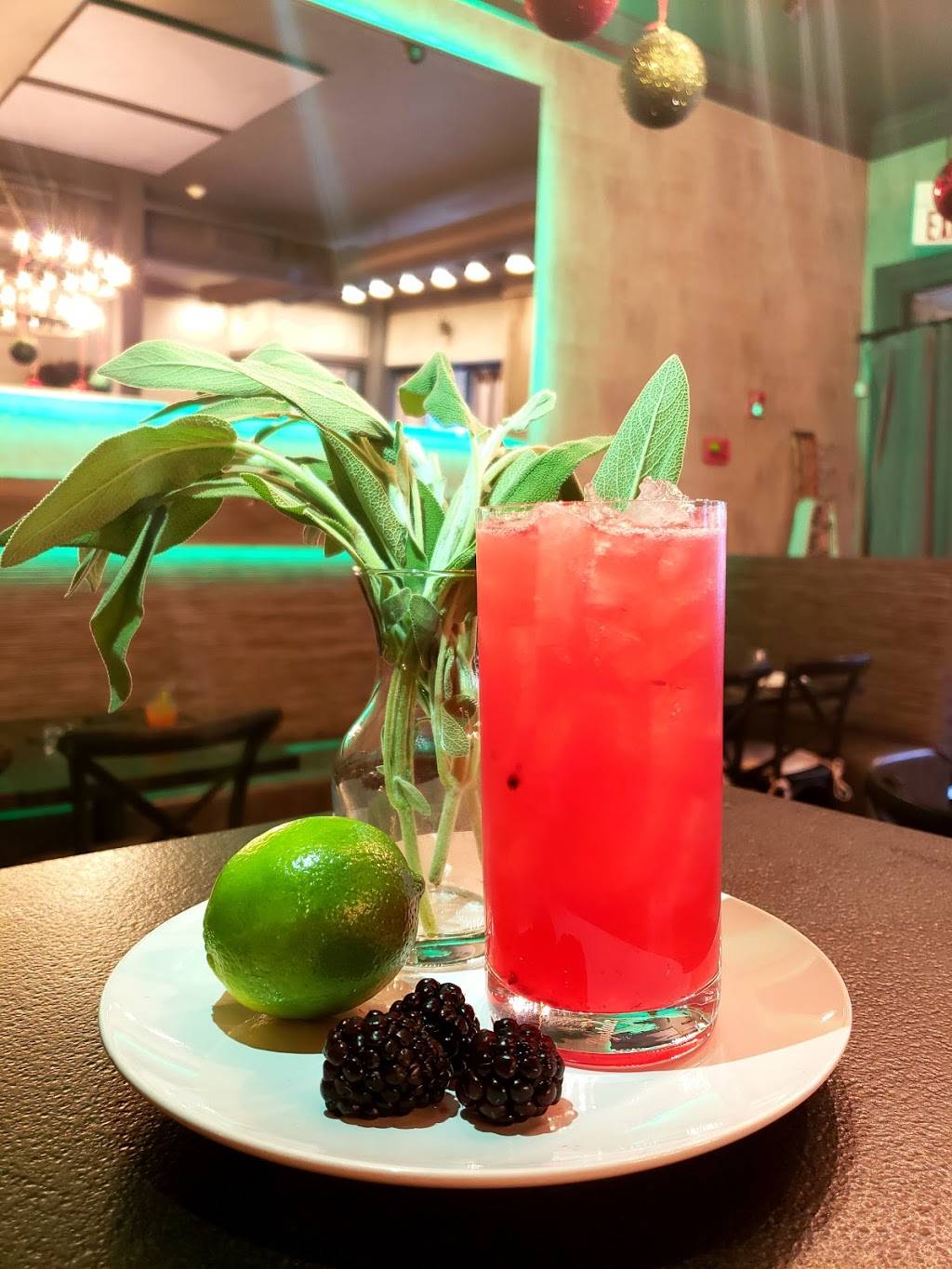 Valor Glencoe | restaurant | 667 Vernon Ave, Glencoe, IL 60022, USA | 8477864324 OR +1 847-786-4324