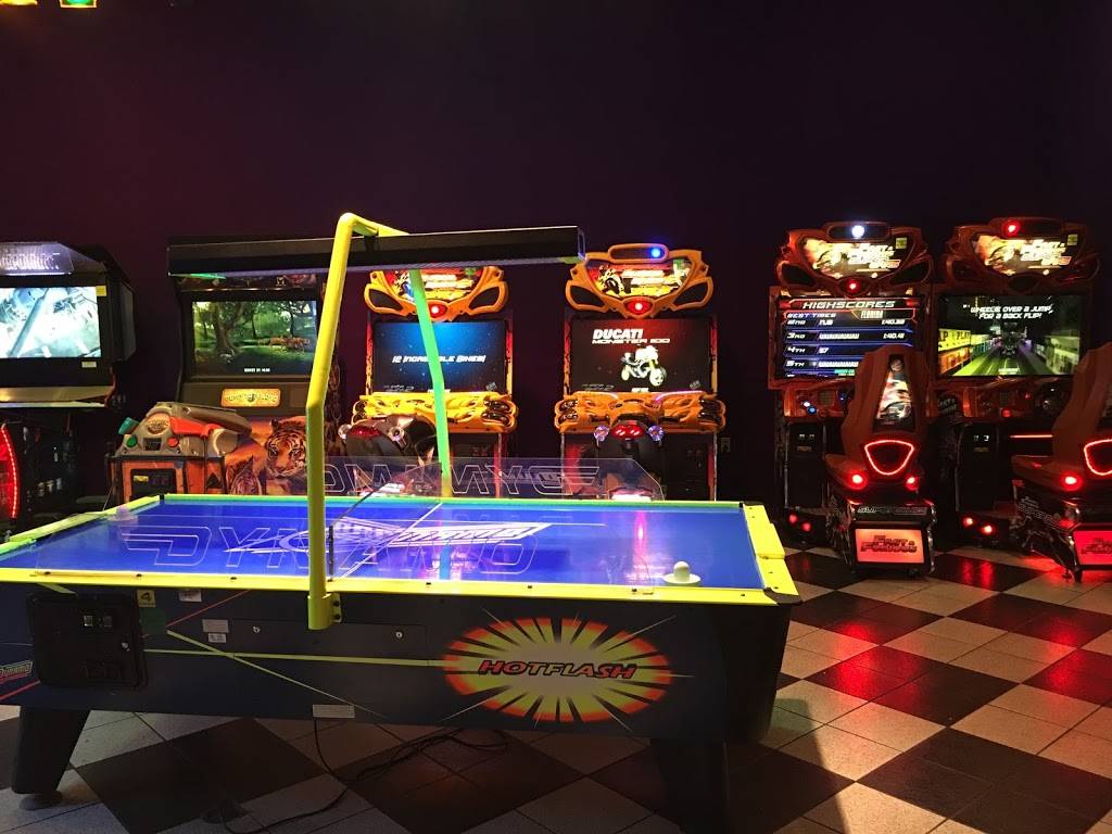 Cinemark Tinseltown USA and XD | meal takeaway | 4400 Towne Center Dr, Louisville, KY 40241, USA | 5023269272 OR +1 502-326-9272