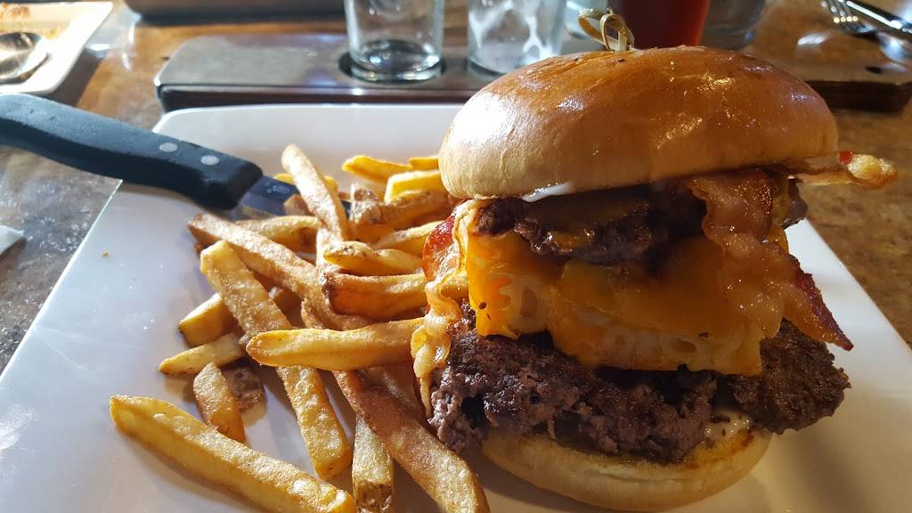 The Cork N Keg Grill | restaurant | 4 Essex Dr, Raymond, NH 03077, USA | 6032441573 OR +1 603-244-1573