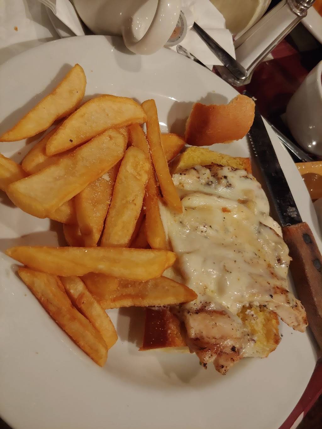 Di Ciccos Italian Restaurant | restaurant | 267 Academy Ave, Sanger, CA 93657, USA | 5598755557 OR +1 559-875-5557