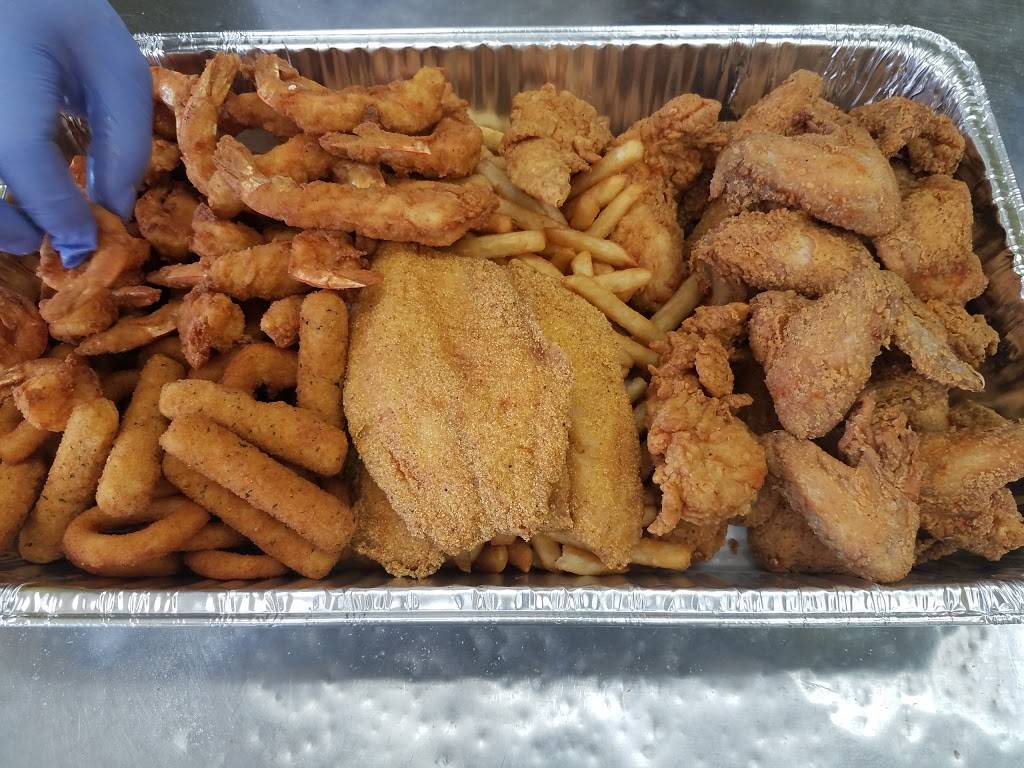 Sharks Fish and Chicken | restaurant | 1 State St, Calumet City, IL 60409, USA | 7088622220 OR +1 708-862-2220