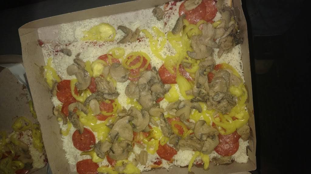 DiCarlos Pizza | Wellsburg | meal takeaway | 523 Commerce St, Wellsburg, WV 26070, USA | 3047379849 OR +1 304-737-9849