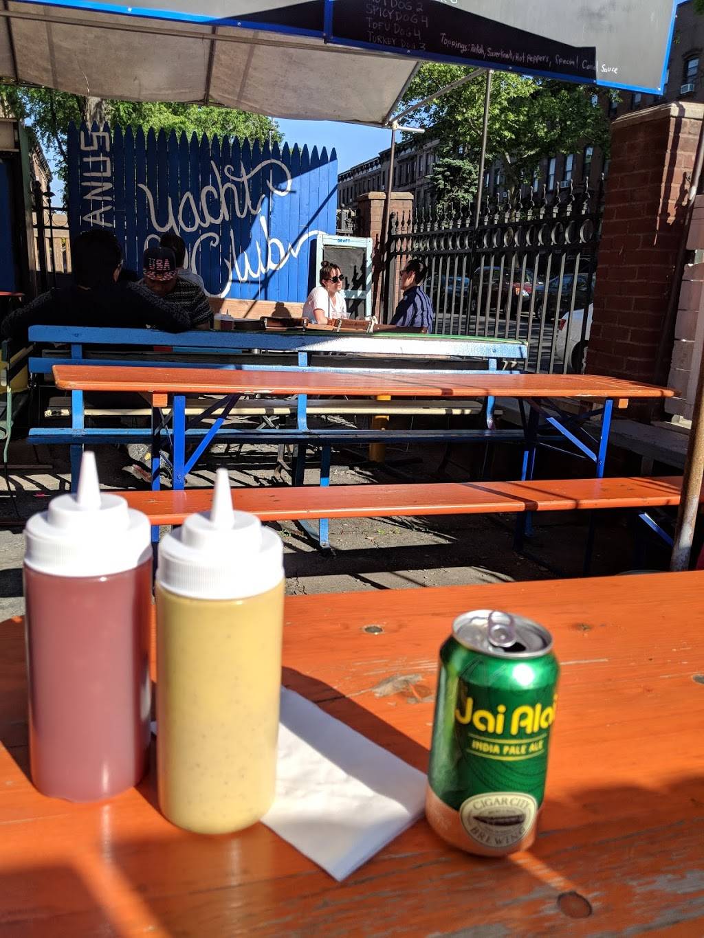 Gowanus Yacht Club | restaurant | 323 Smith St, Brooklyn, NY 11231, USA | 7182461321 OR +1 718-246-1321