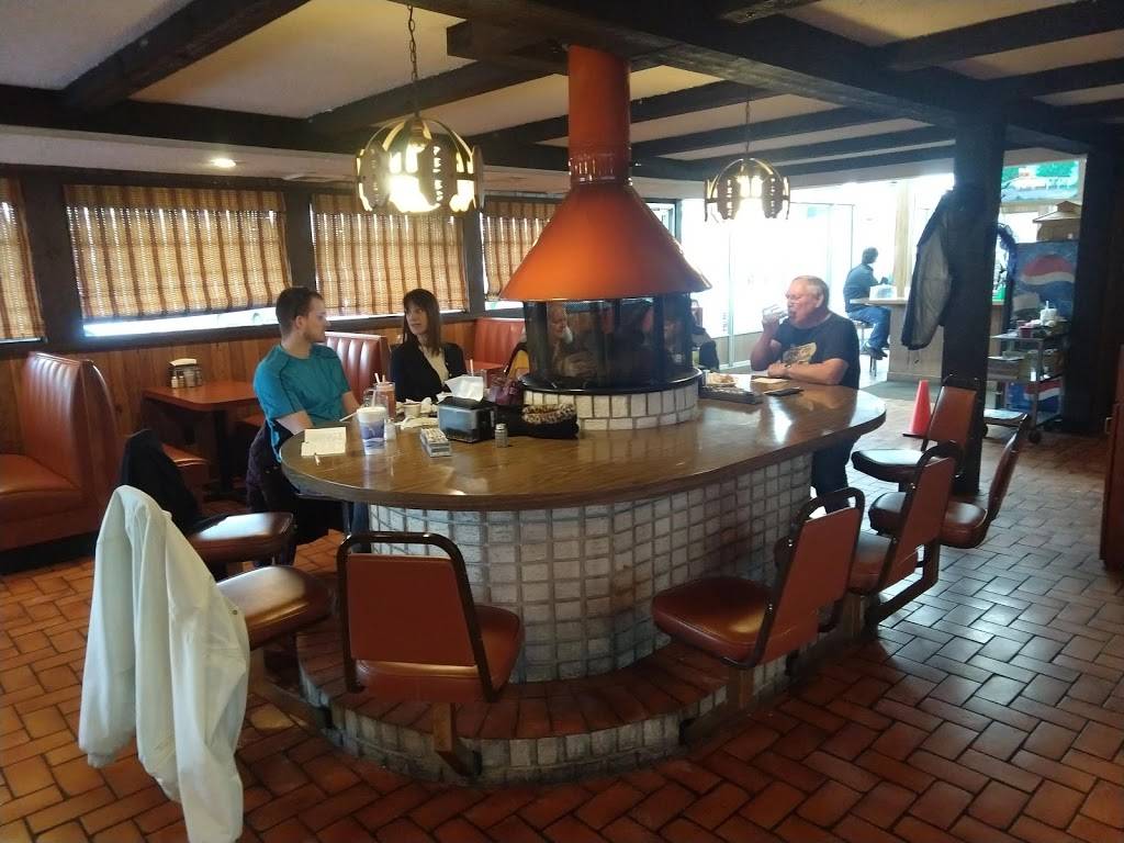 Petes Drive-In | restaurant | 1009 E Pearce Blvd, Wentzville, MO 63385, USA | 6363276992 OR +1 636-327-6992