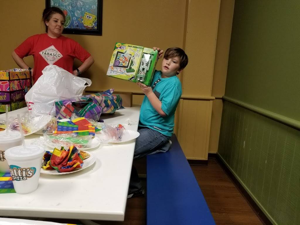 Mr Gattis Pizza | meal takeaway | 828 E Admiral Doyle Dr, New Iberia, LA 70560, USA | 3373657359 OR +1 337-365-7359