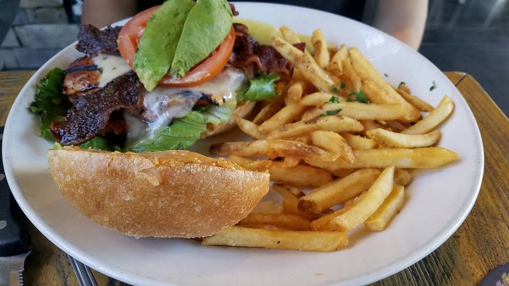 Karl Strauss Brewing Company | restaurant | 40868 Winchester Rd, Temecula, CA 92591, USA | 9512257960 OR +1 951-225-7960