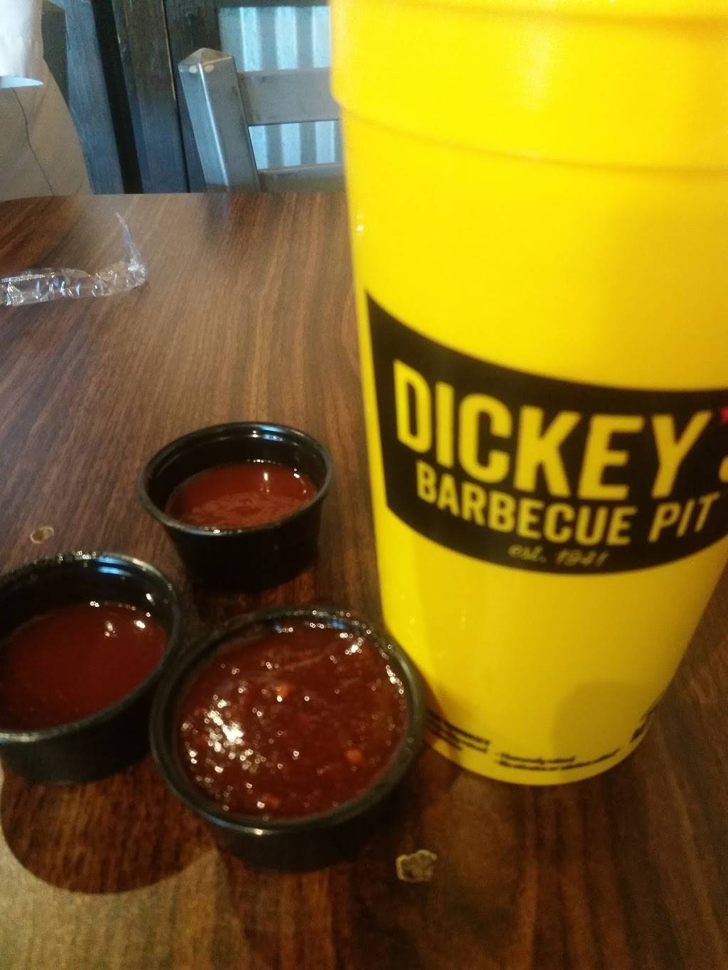 Dickeys Barbecue Pit | restaurant | 2165 Arnold Way, Alpine, CA 91901, USA | 6197226052 OR +1 619-722-6052