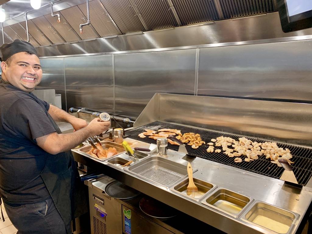 FishBonz Seafood Grill | restaurant | 350 E 17th St Ste 2, Costa Mesa, CA 92627, USA | 9492697812 OR +1 949-269-7812