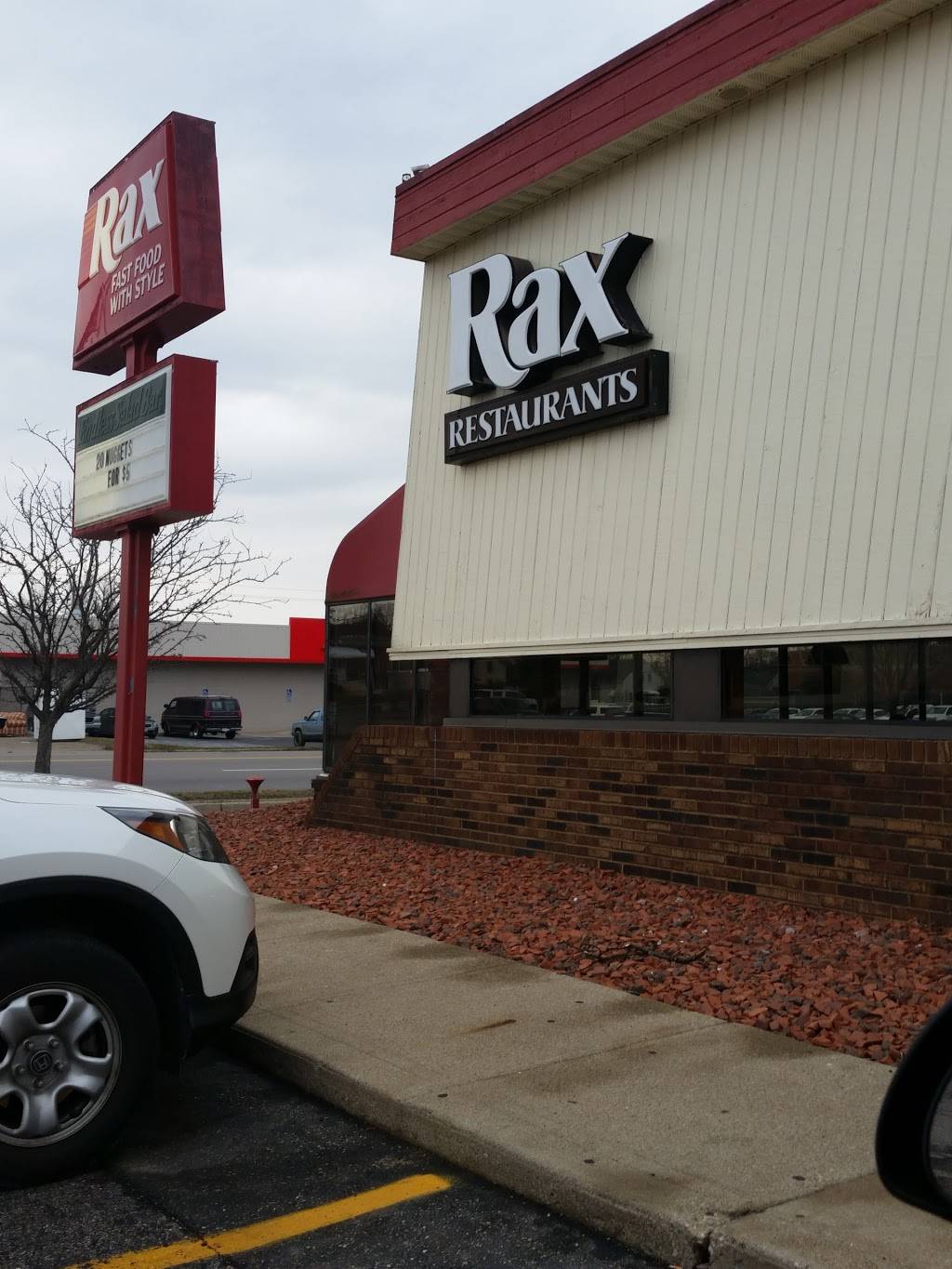 Rax Restaurant | restaurant | 800 E Main St, Lancaster, OH 43130, USA | 7406871563 OR +1 740-687-1563