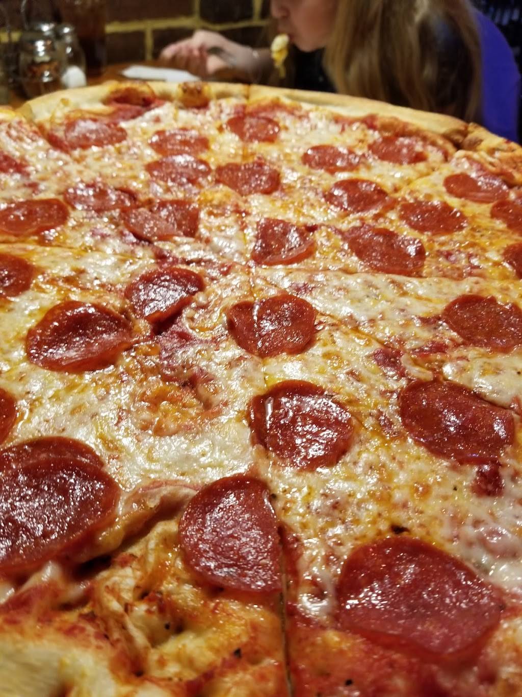 Vinnys New York Pizza Co | restaurant | 8841 Seminole Trail, Ruckersville, VA 22968, USA | 4349854731 OR +1 434-985-4731
