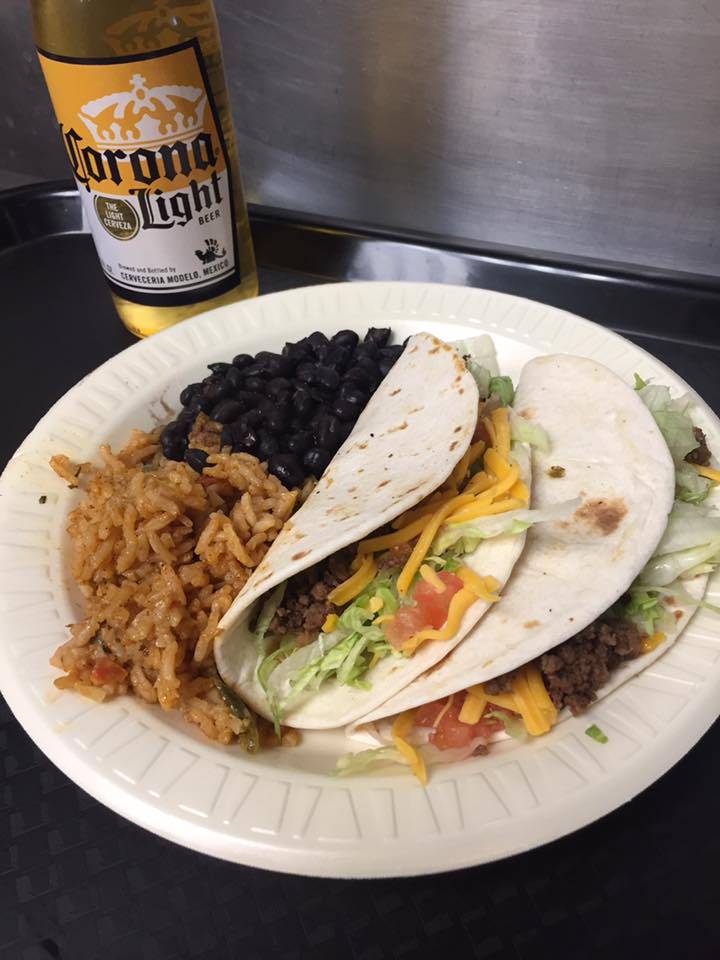 SurfDog Bites & Brews | restaurant | 204 N New River Dr A, Surf City, NC 28445, USA | 9105412358 OR +1 910-541-2358