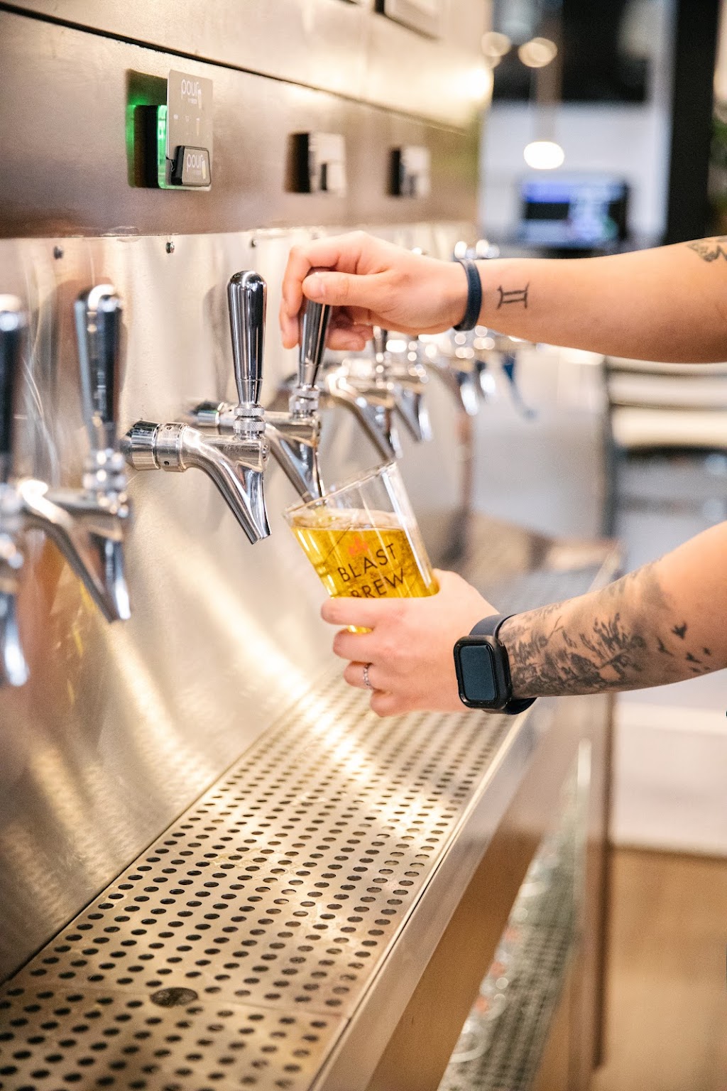 Blast & Brew | restaurant | 799 W Palmdon Dr, Fresno, CA 93704, USA | 5592297263 OR +1 559-229-7263