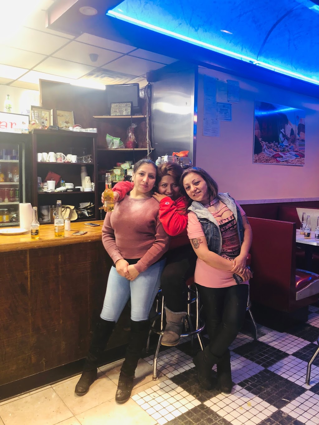 Geralds Alta Mar Restaurant | restaurant | 26 Pacific St, Newark, NJ 07105, USA | 9737329193 OR +1 973-732-9193