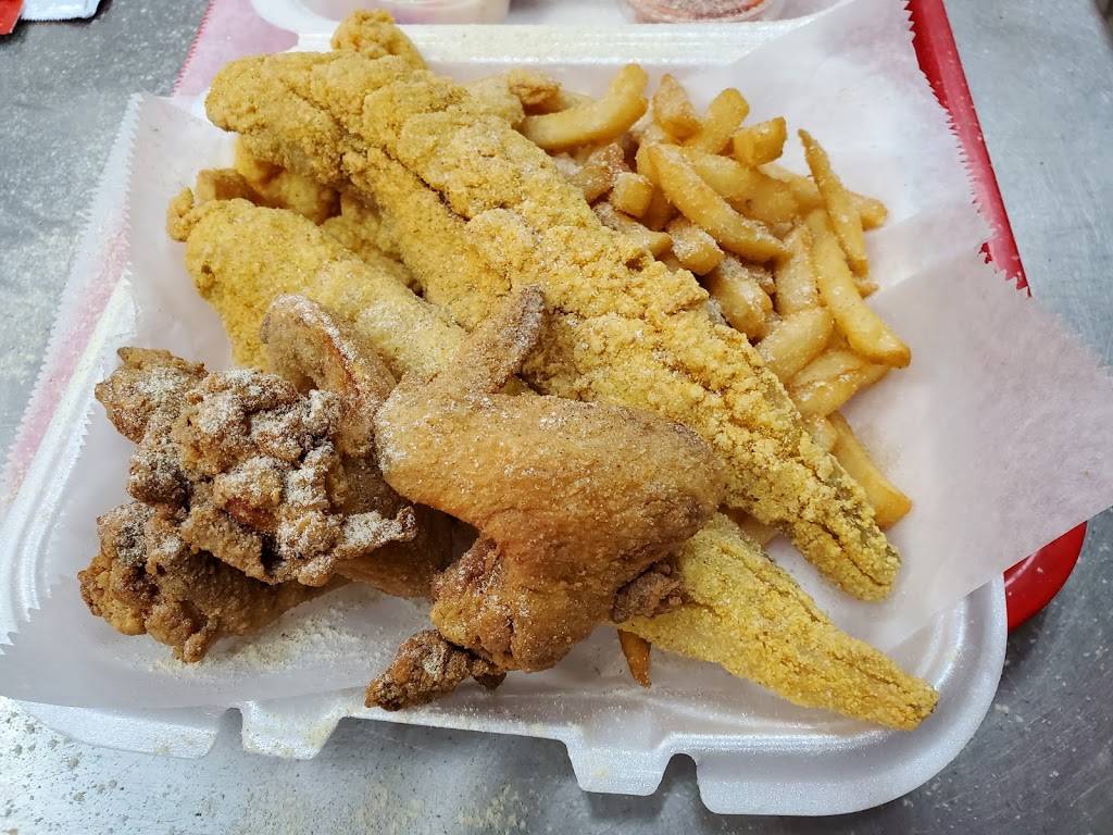 Wing Palace | restaurant | 7737 Wyoming Ave, Dearborn, MI 48126, USA | 3132096969 OR +1 313-209-6969