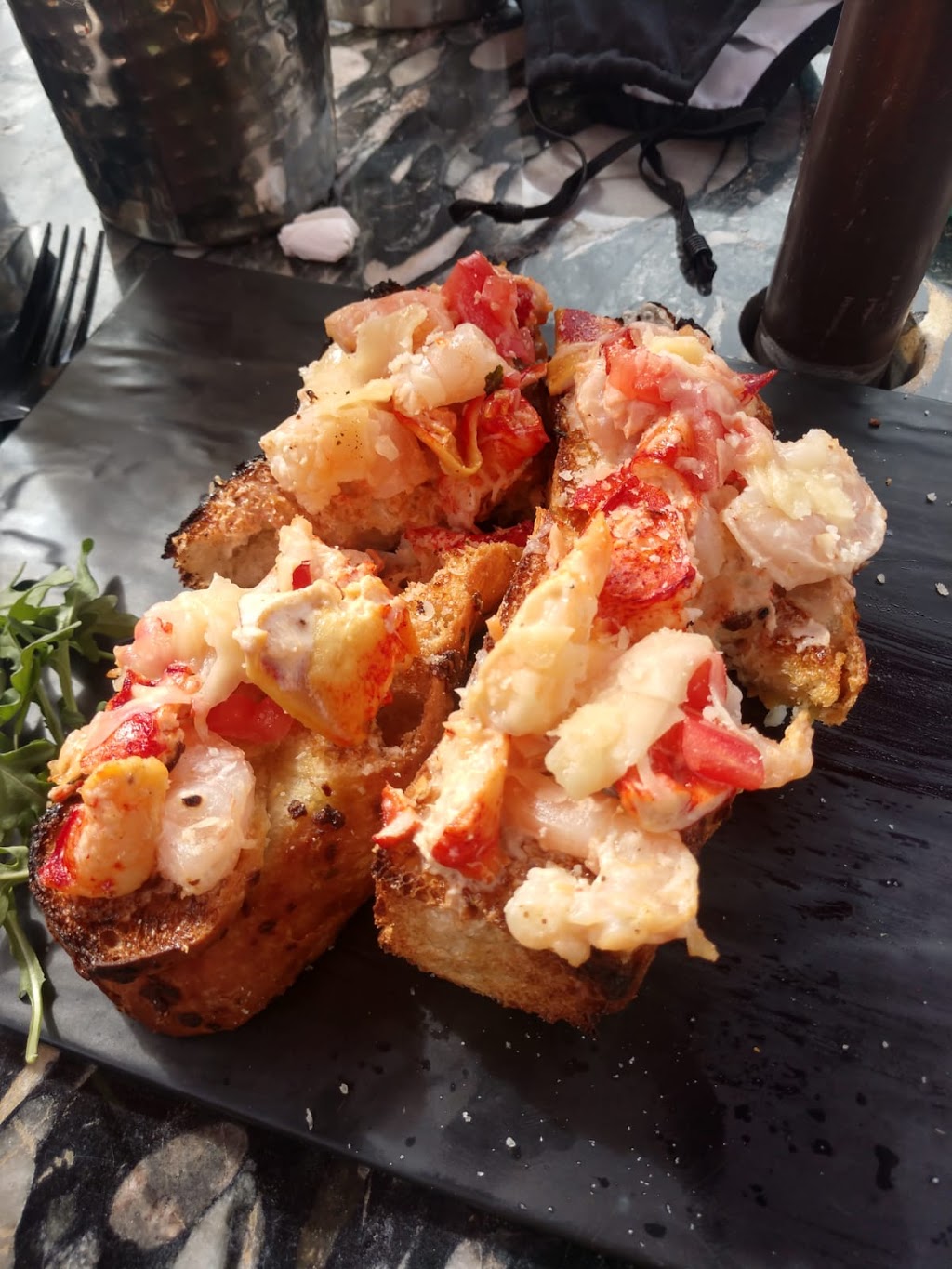 Henris Bar | restaurant | 4113 Pleasure Ave, Sea Isle City, NJ 08243, USA | 6092632233 OR +1 609-263-2233