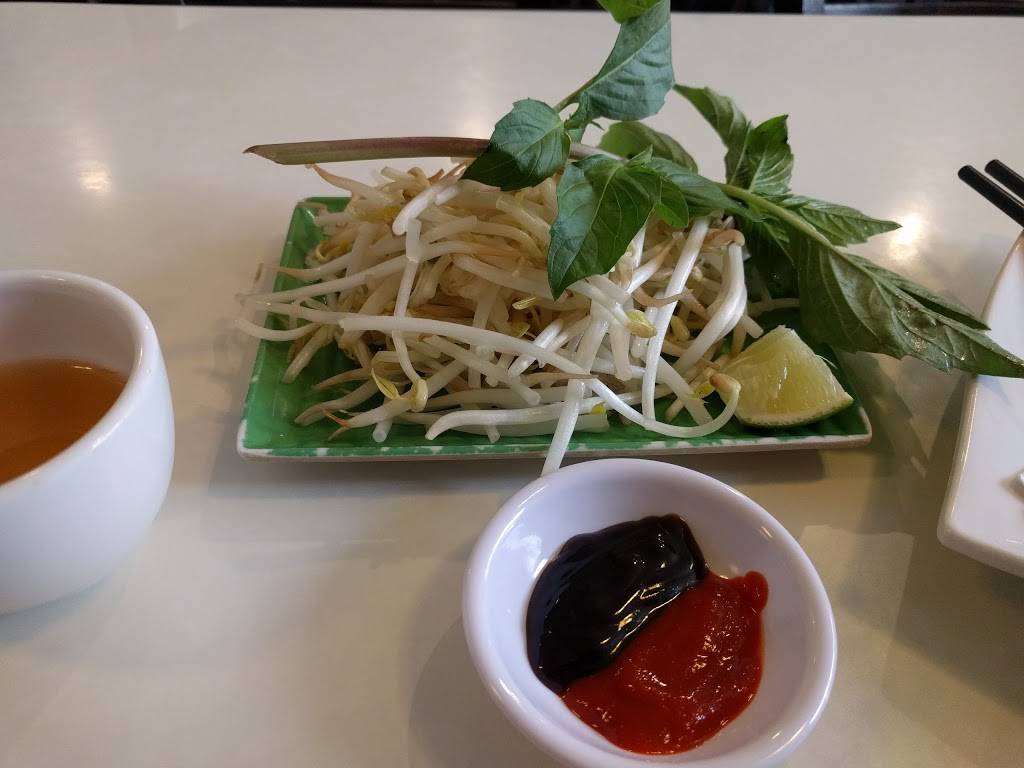 Royal Pho | restaurant | 1100 Golf Links Rd, Ancaster, ON L9K 1J8, Canada | 9056489900 OR +1 905-648-9900