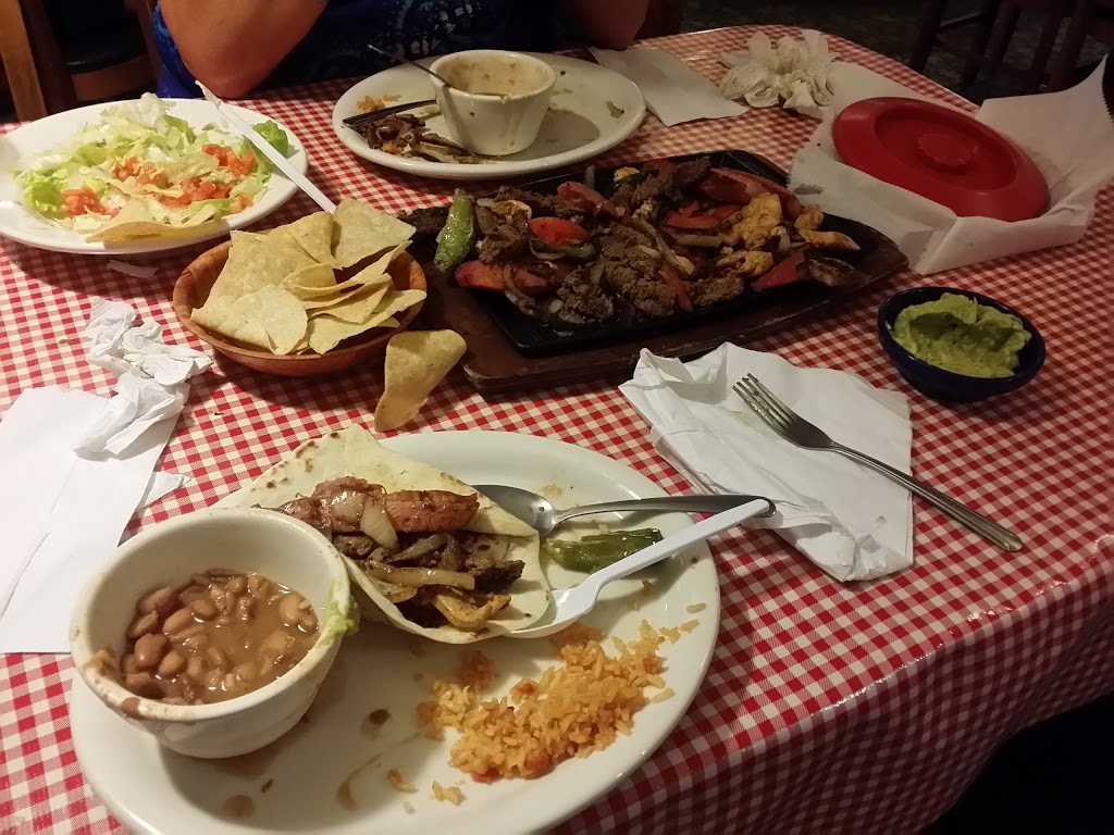 Piedras Negras De Noche | restaurant | 1312 S Laredo St, San Antonio, TX 78204, USA | 2102277779 OR +1 210-227-7779