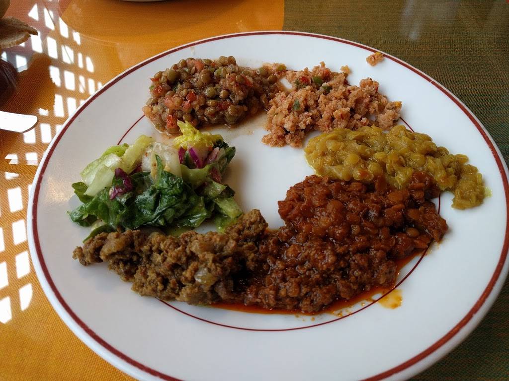 Asters Ethiopian Restaurant | restaurant | 2804 N Interstate Hwy 35, Austin, TX 78705, USA | 5124695966 OR +1 512-469-5966