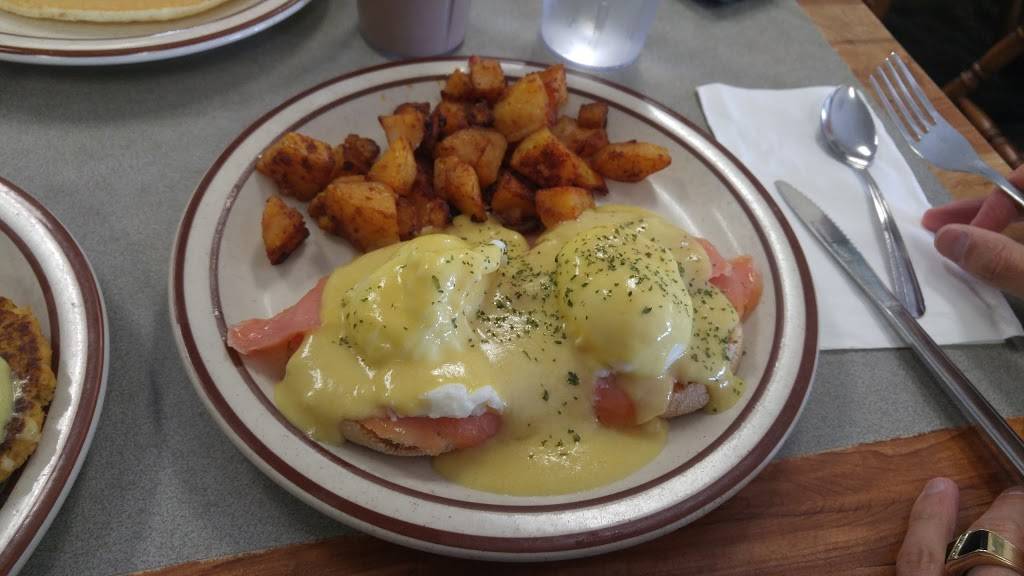 Omelette Headquarters | restaurant | 57 Water St, Wakefield, MA 01880, USA | 7812243999 OR +1 781-224-3999